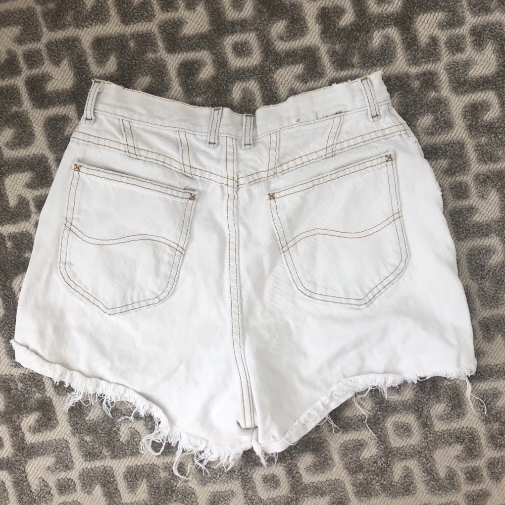 VINTAGE white distressed high waisted shorts! Urban Renewal Lee - Picture 2 of 2